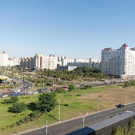 Stylish Panoramic Apartments. Smartplaza. Metro Minskaya Київ Екстер'єр фото