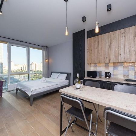Stylish Panoramic Apartments. Smartplaza. Metro Minskaya Київ Екстер'єр фото