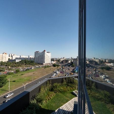 Stylish Panoramic Apartments. Smartplaza. Metro Minskaya Київ Екстер'єр фото