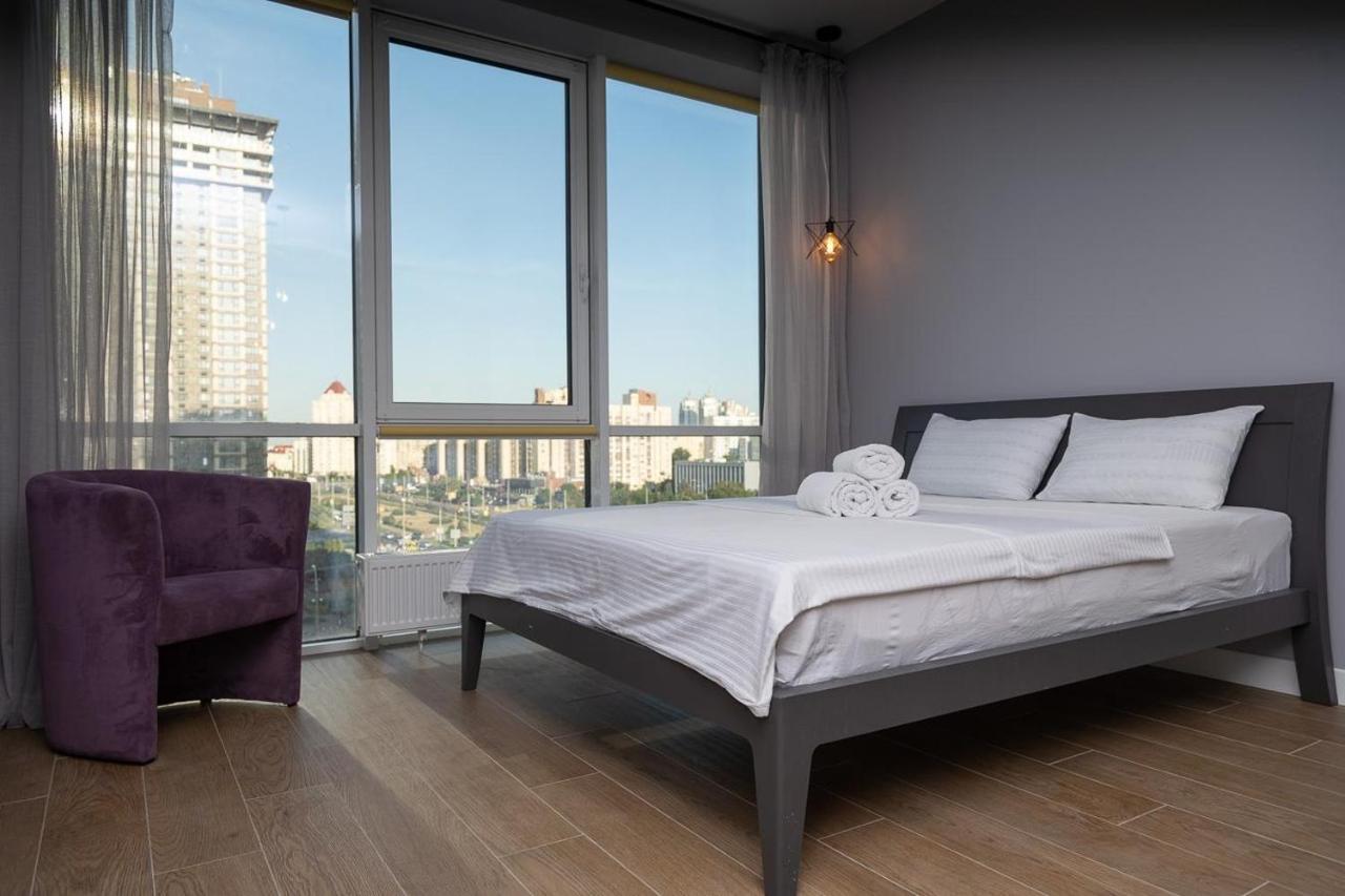 Stylish Panoramic Apartments. Smartplaza. Metro Minskaya Київ Екстер'єр фото