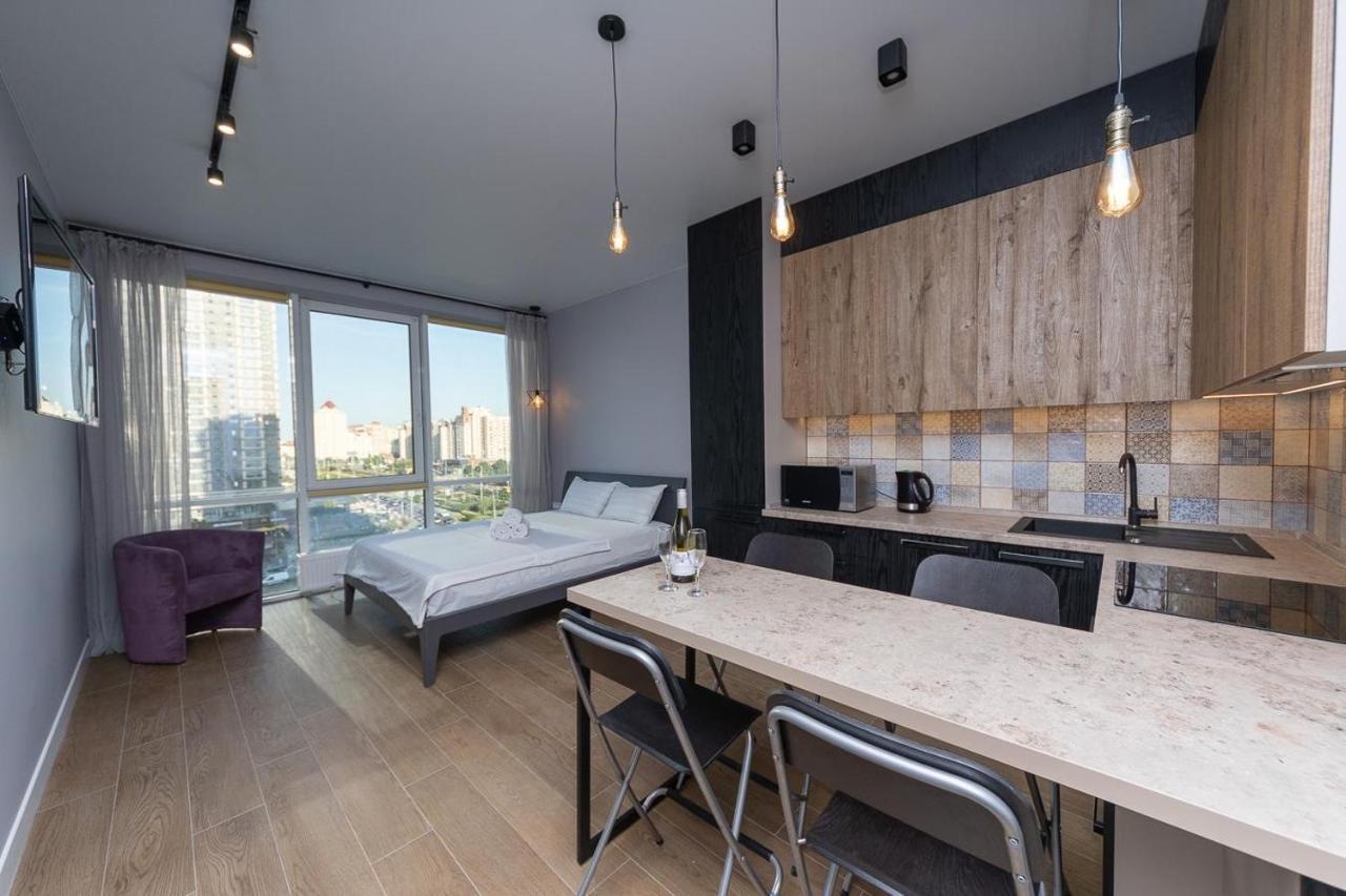Stylish Panoramic Apartments. Smartplaza. Metro Minskaya Київ Екстер'єр фото