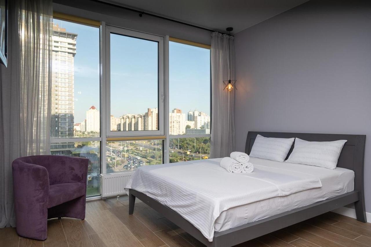 Stylish Panoramic Apartments. Smartplaza. Metro Minskaya Київ Екстер'єр фото