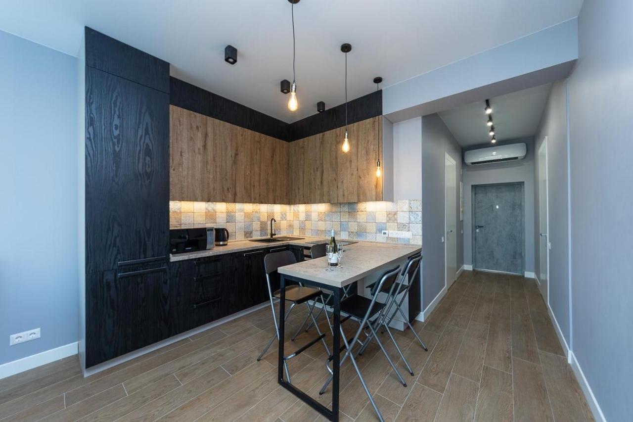 Stylish Panoramic Apartments. Smartplaza. Metro Minskaya Київ Екстер'єр фото
