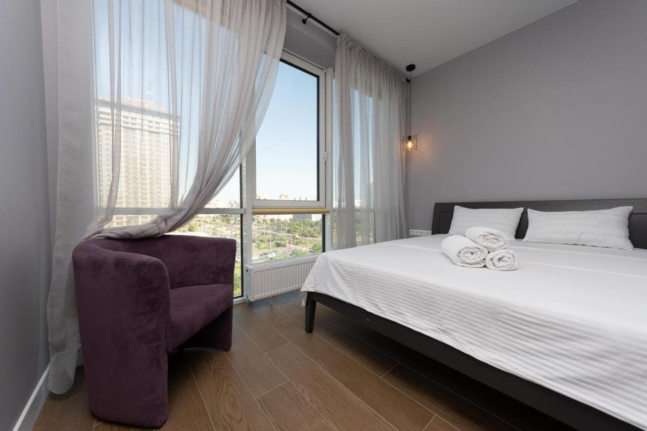 Stylish Panoramic Apartments. Smartplaza. Metro Minskaya Київ Екстер'єр фото