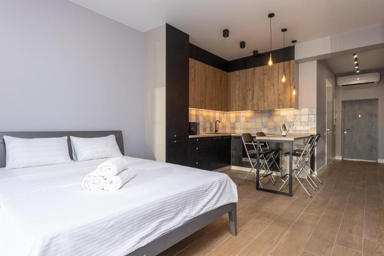 Stylish Panoramic Apartments. Smartplaza. Metro Minskaya Київ Екстер'єр фото
