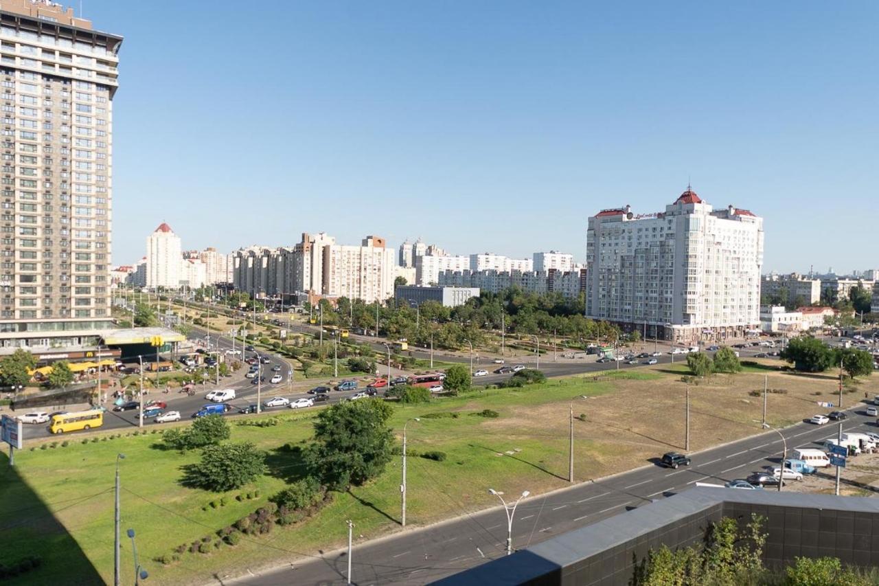 Stylish Panoramic Apartments. Smartplaza. Metro Minskaya Київ Екстер'єр фото
