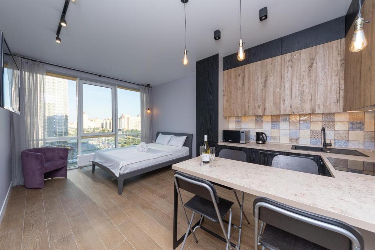 Stylish Panoramic Apartments. Smartplaza. Metro Minskaya Київ Екстер'єр фото