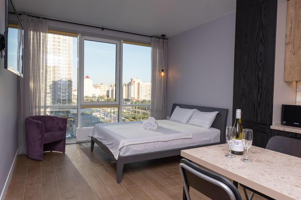 Stylish Panoramic Apartments. Smartplaza. Metro Minskaya Київ Екстер'єр фото