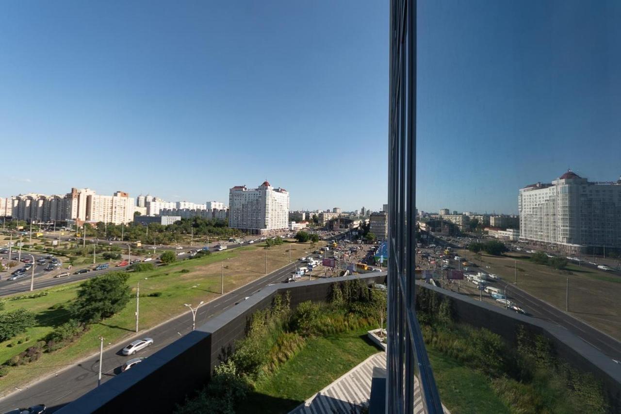 Stylish Panoramic Apartments. Smartplaza. Metro Minskaya Київ Екстер'єр фото