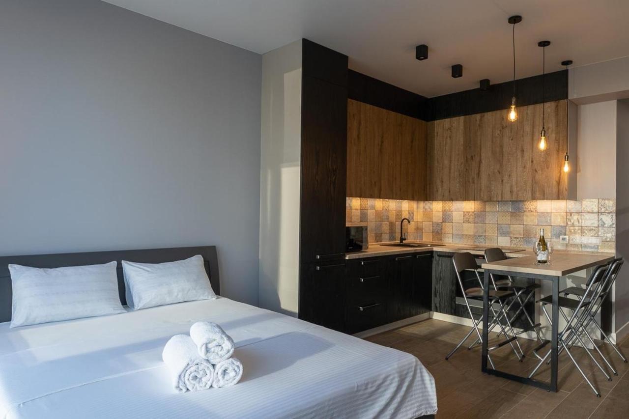 Stylish Panoramic Apartments. Smartplaza. Metro Minskaya Київ Екстер'єр фото